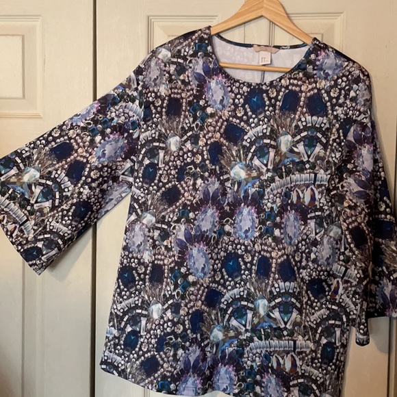 Top - Picture 2 of 3